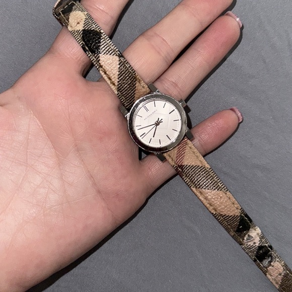 Burberry Women’s Watch main image 6